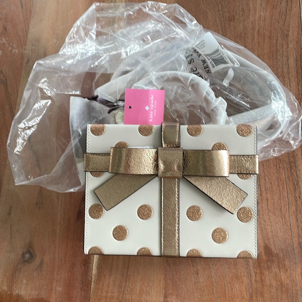 NWT Kate Spade Wrapping paper party dot gift